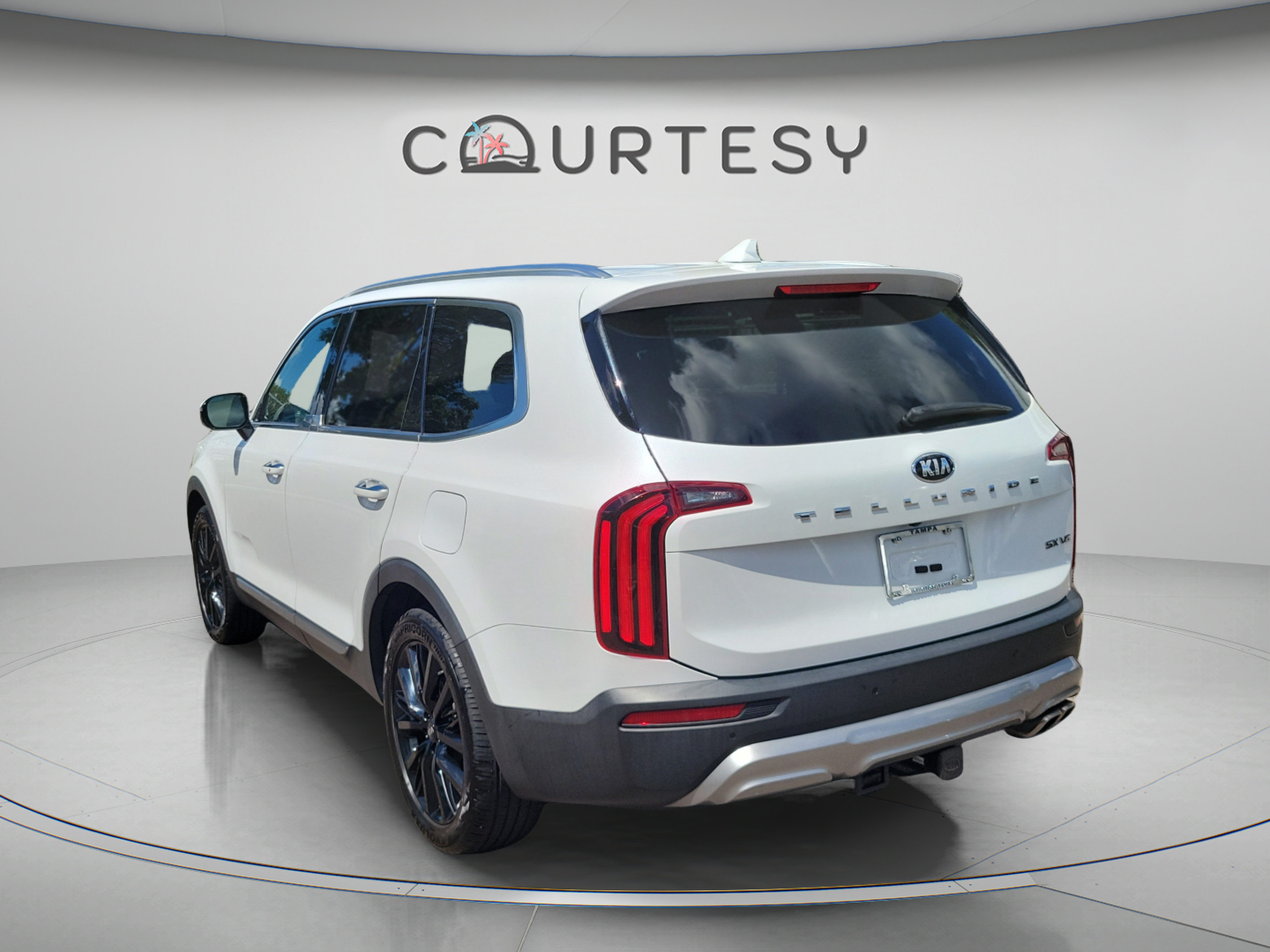 Used 2020 Kia Telluride SX w/ Towing Package FWD image 3