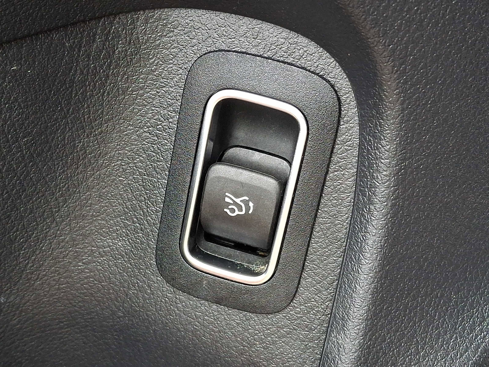 Used 2022 Mercedes-Benz CLA 250 4MATIC w/ Premium Package Lite image 25