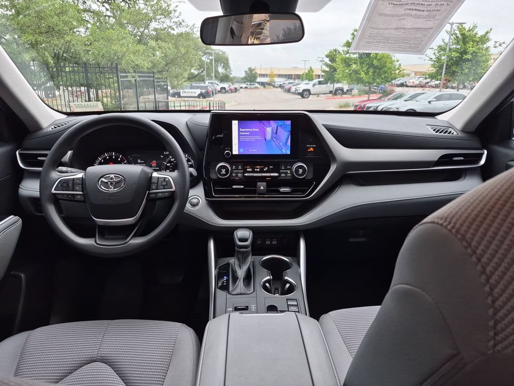 Used 2023 Toyota Highlander L FWD image 31
