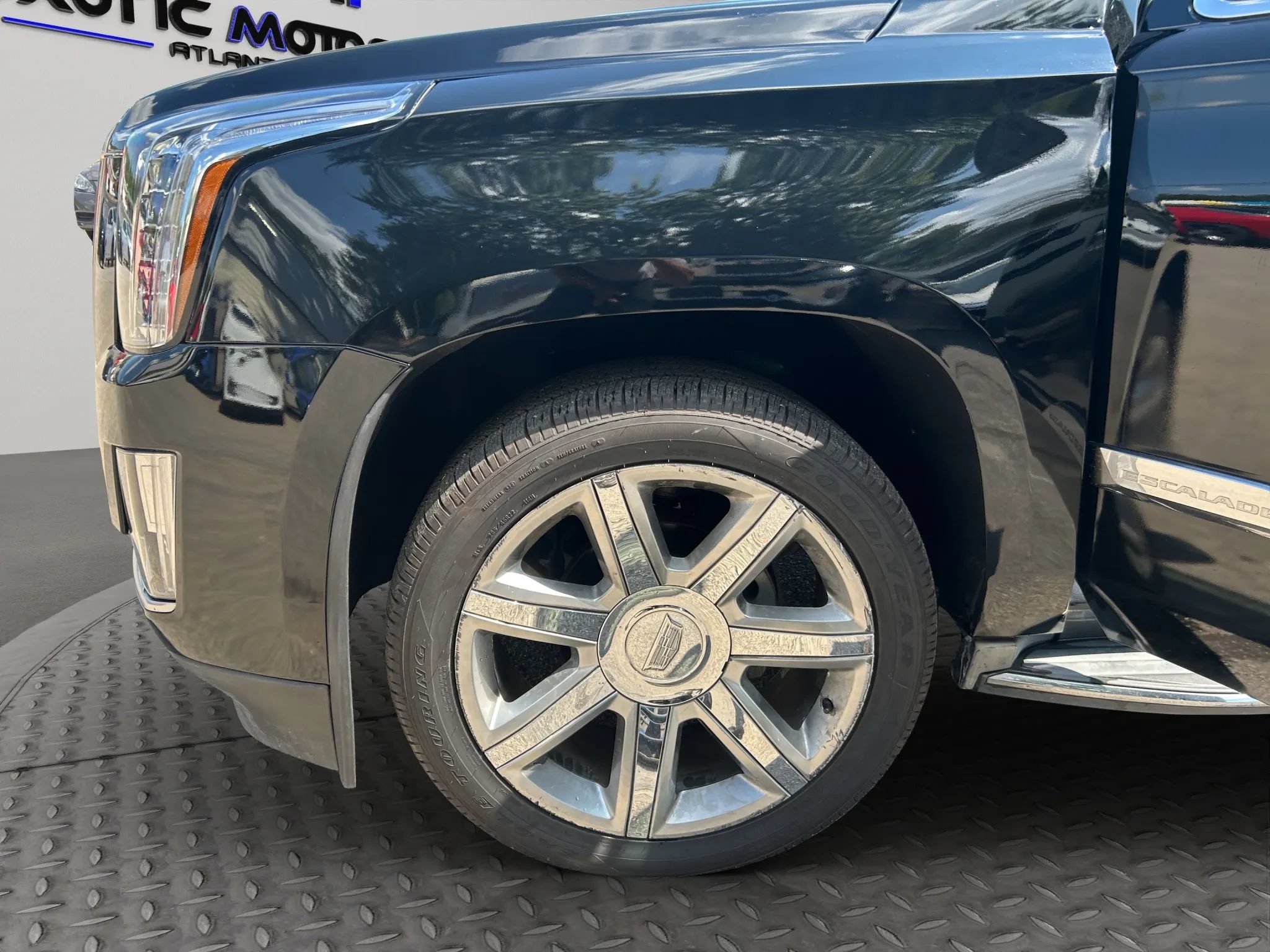 Used 2016 Cadillac Escalade Luxury RWD image 25