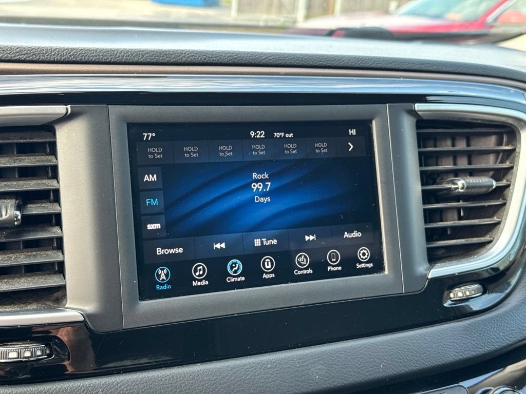 Used 2018 Chrysler Pacifica Touring-L FWD image 17