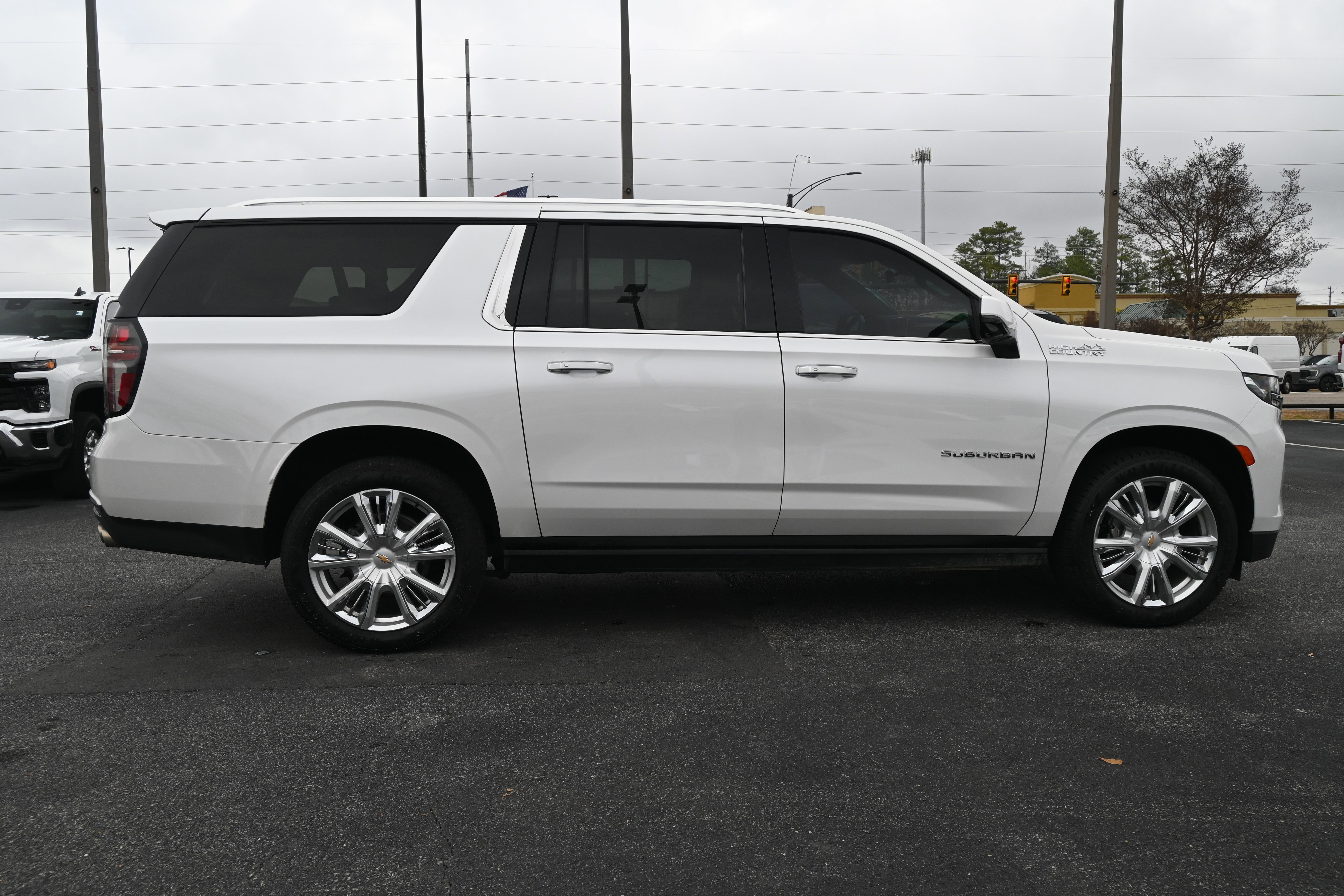 Used 2023 Chevrolet Suburban High Country image 13