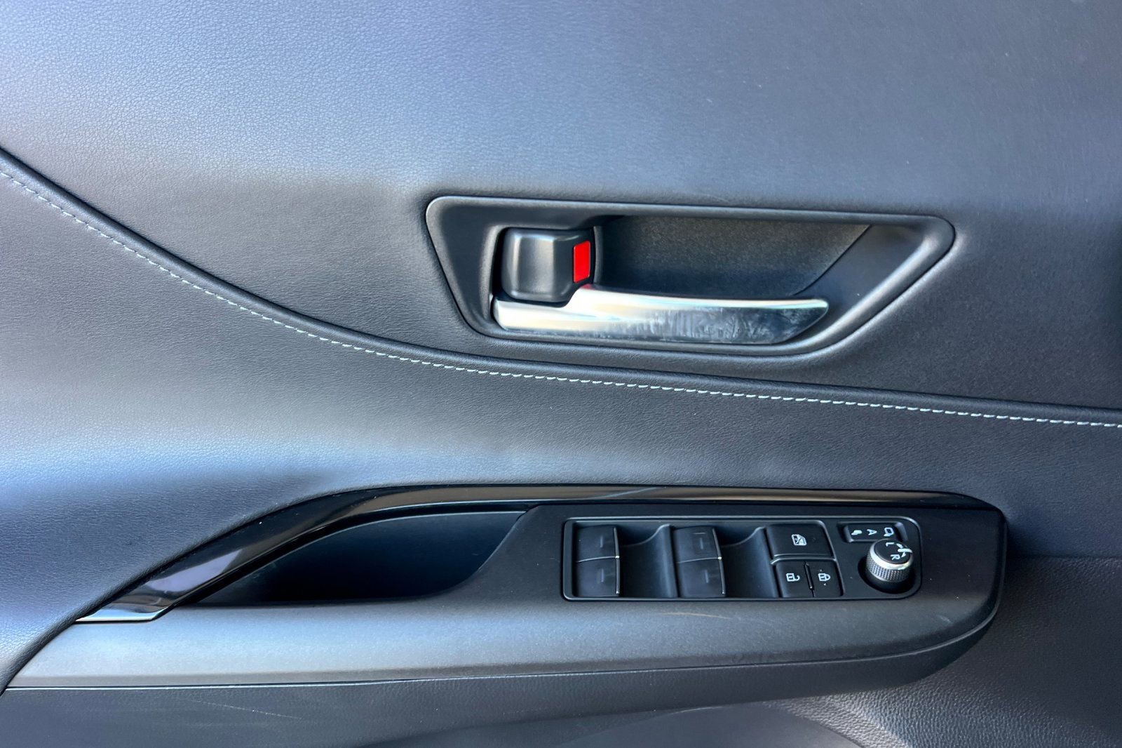 Certified 2024 Toyota Venza LE image 13