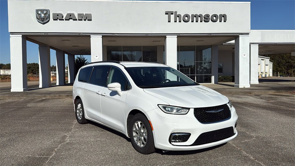 Used 2022 Chrysler Pacifica Touring-L image 2