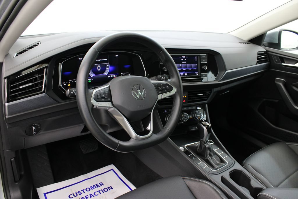 Used 2024 Volkswagen Jetta SE FWD image 16