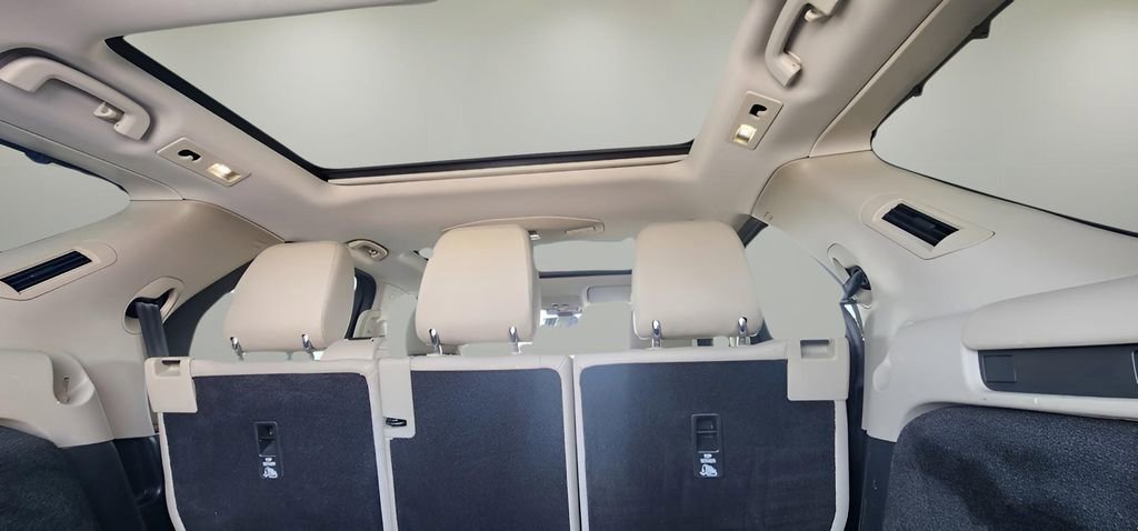 Used 2020 Land Rover Discovery Landmark image 25