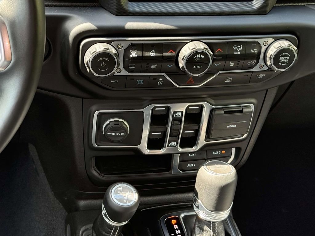 Used 2022 Jeep Wrangler Unlimited Sahara w/ Cold Weather Group image 17