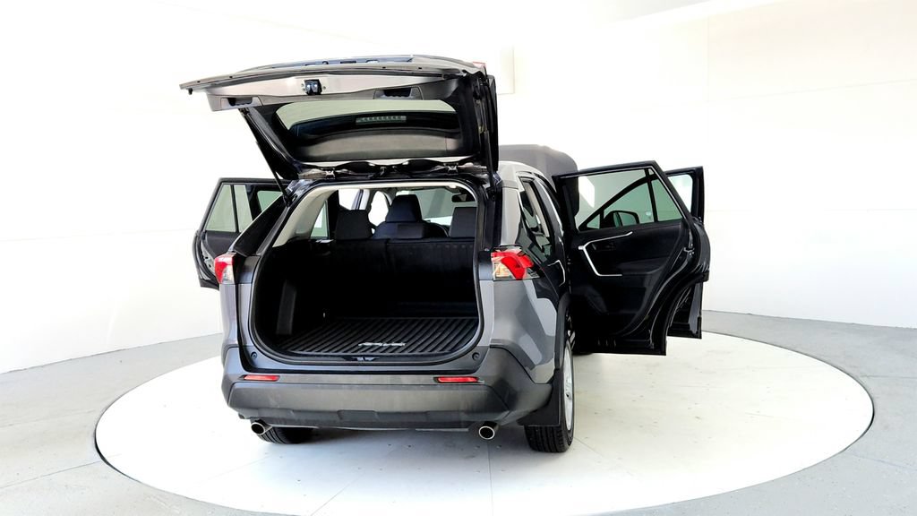 Used 2023 Toyota RAV4 LE AWD/4WD image 11