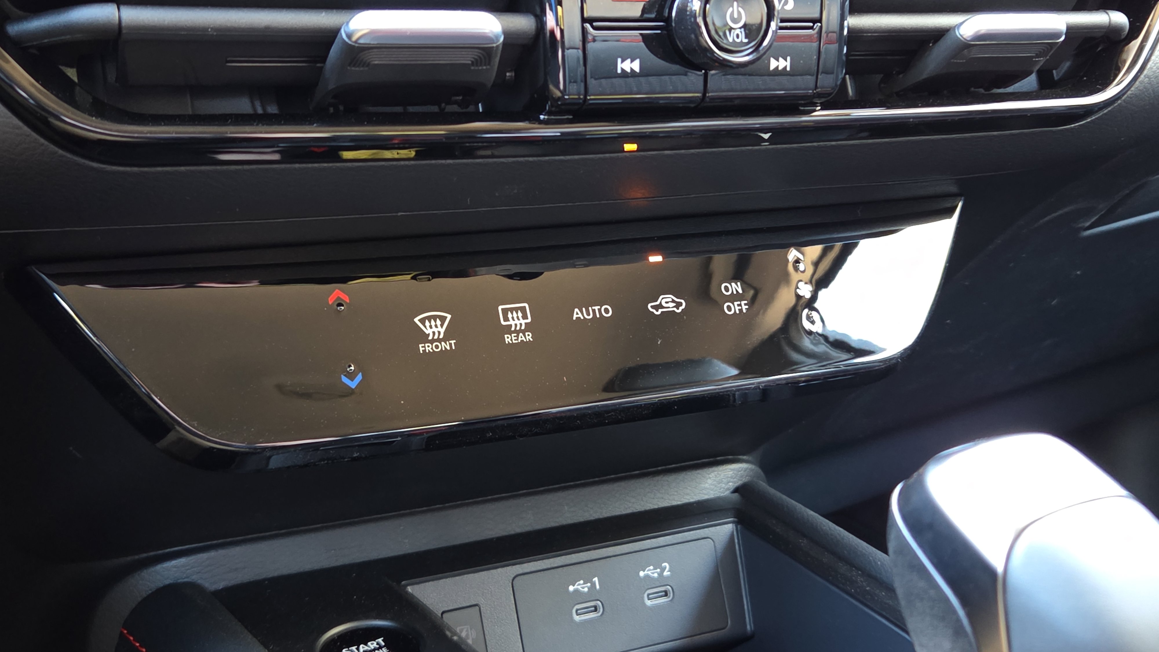 New 2026 Nissan Kicks SR image 21