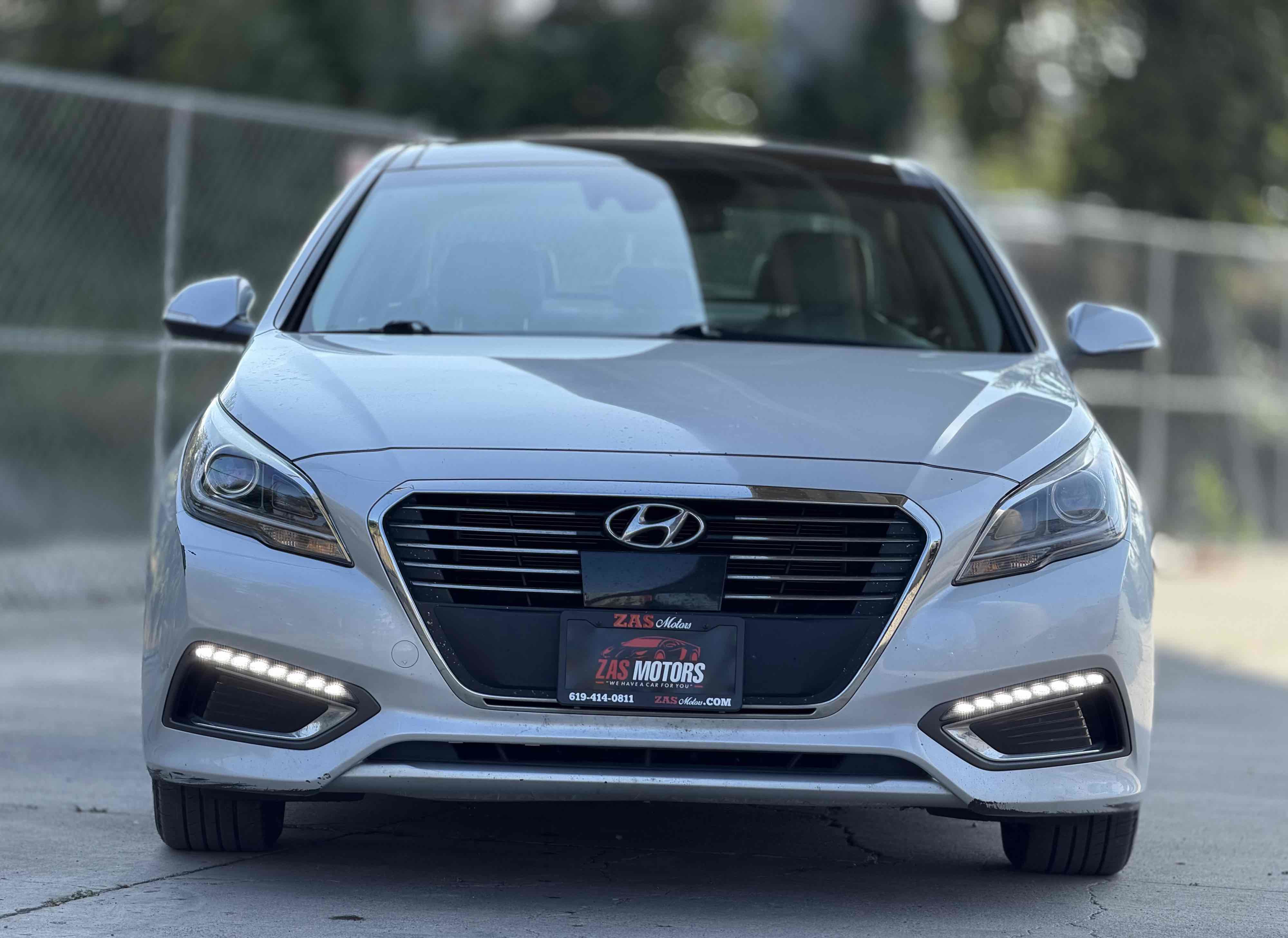 Used 2016 Hyundai Sonata Limited w/ Option Group 02 FWD image 2