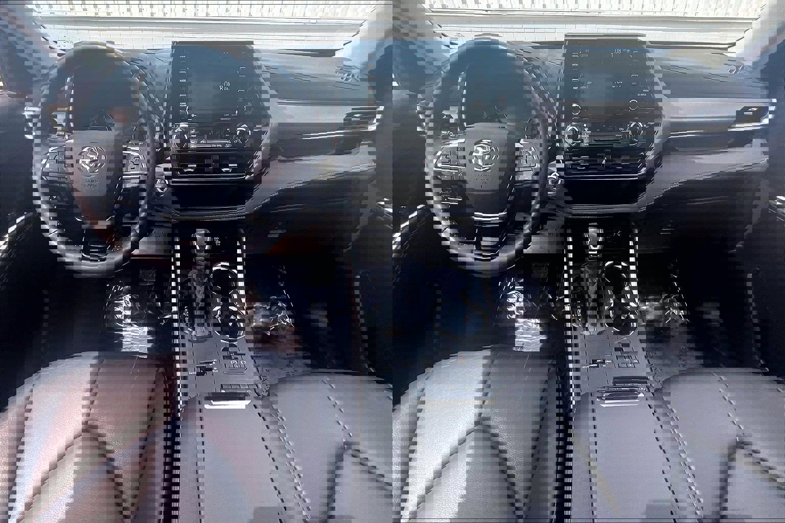 Used 2020 Toyota Highlander XLE FWD image 19