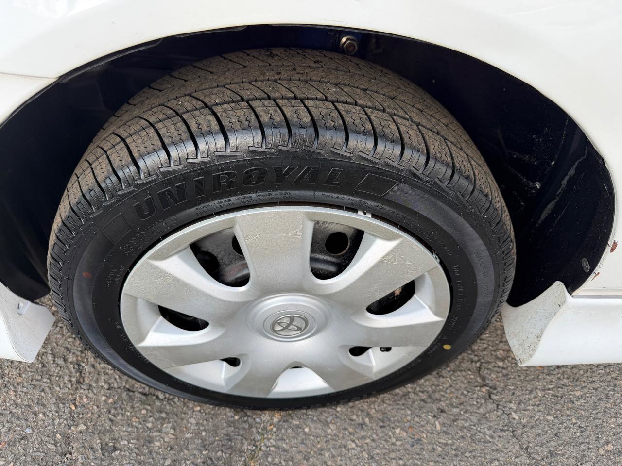 Used 2004 Toyota Corolla LE FWD image 25