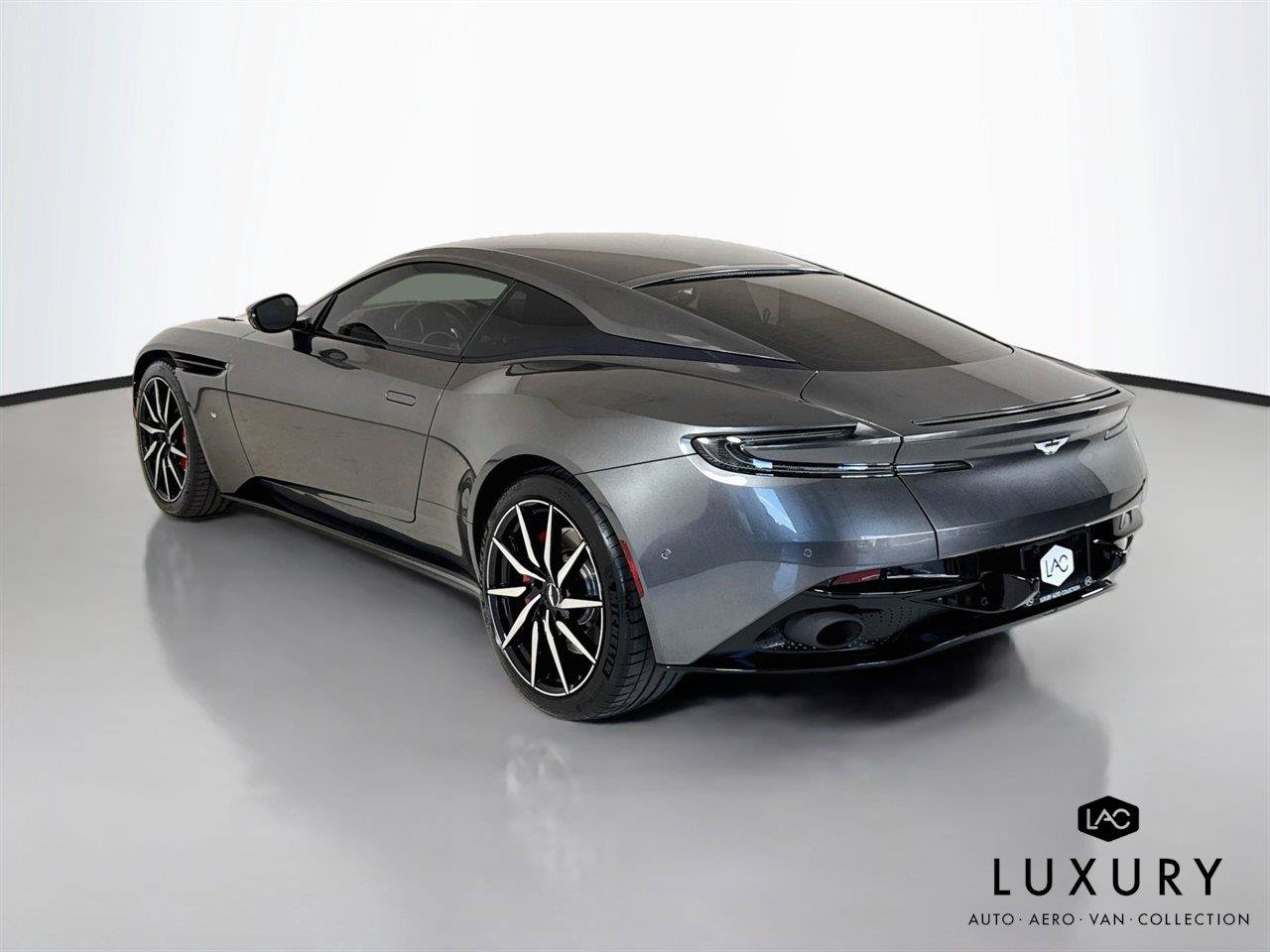 Used 2017 Aston Martin DB11 V12 RWD image 8