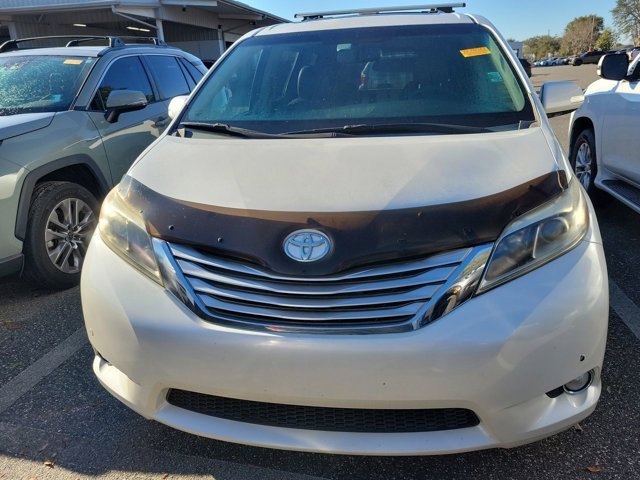 Used 2015 Toyota Sienna Limited image 9
