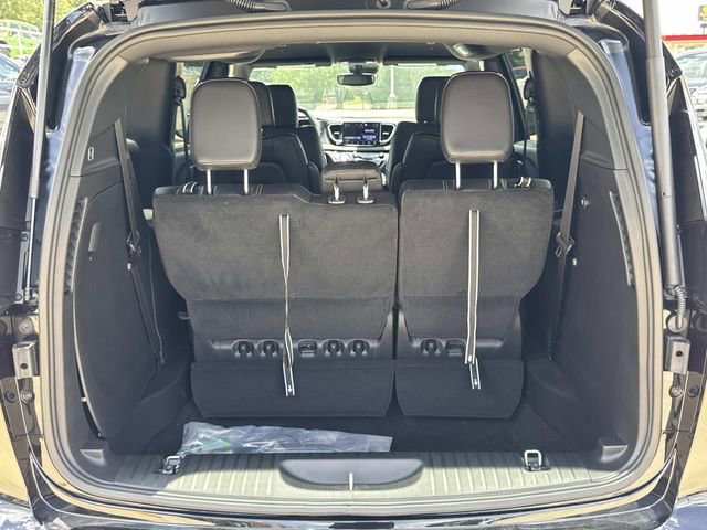 New 2026 Chrysler Pacifica Select w/ S Appearance Package FWD image 10