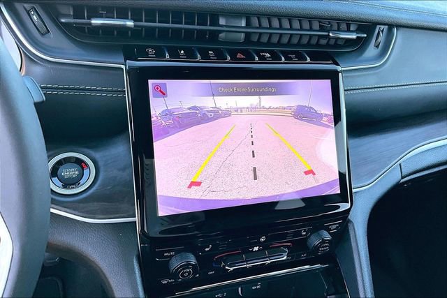 Used 2023 Jeep Grand Cherokee Limited w/ Black Appearance Package image 21