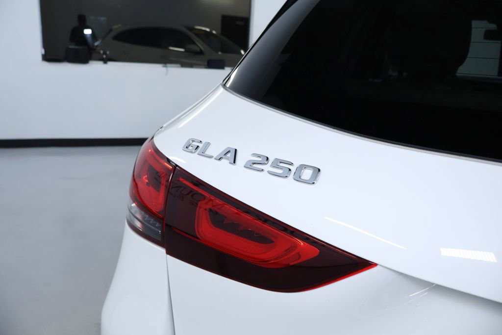 Used 2021 Mercedes-Benz GLA 250 4MATIC w/ Premium Package image 10