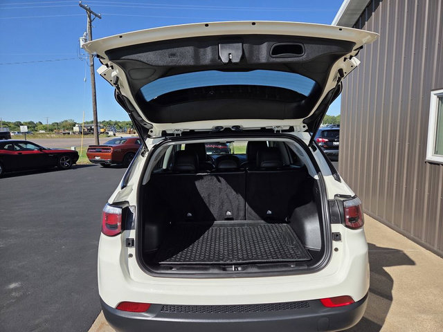 Used 2020 Jeep Compass Latitude AWD/4WD image 14
