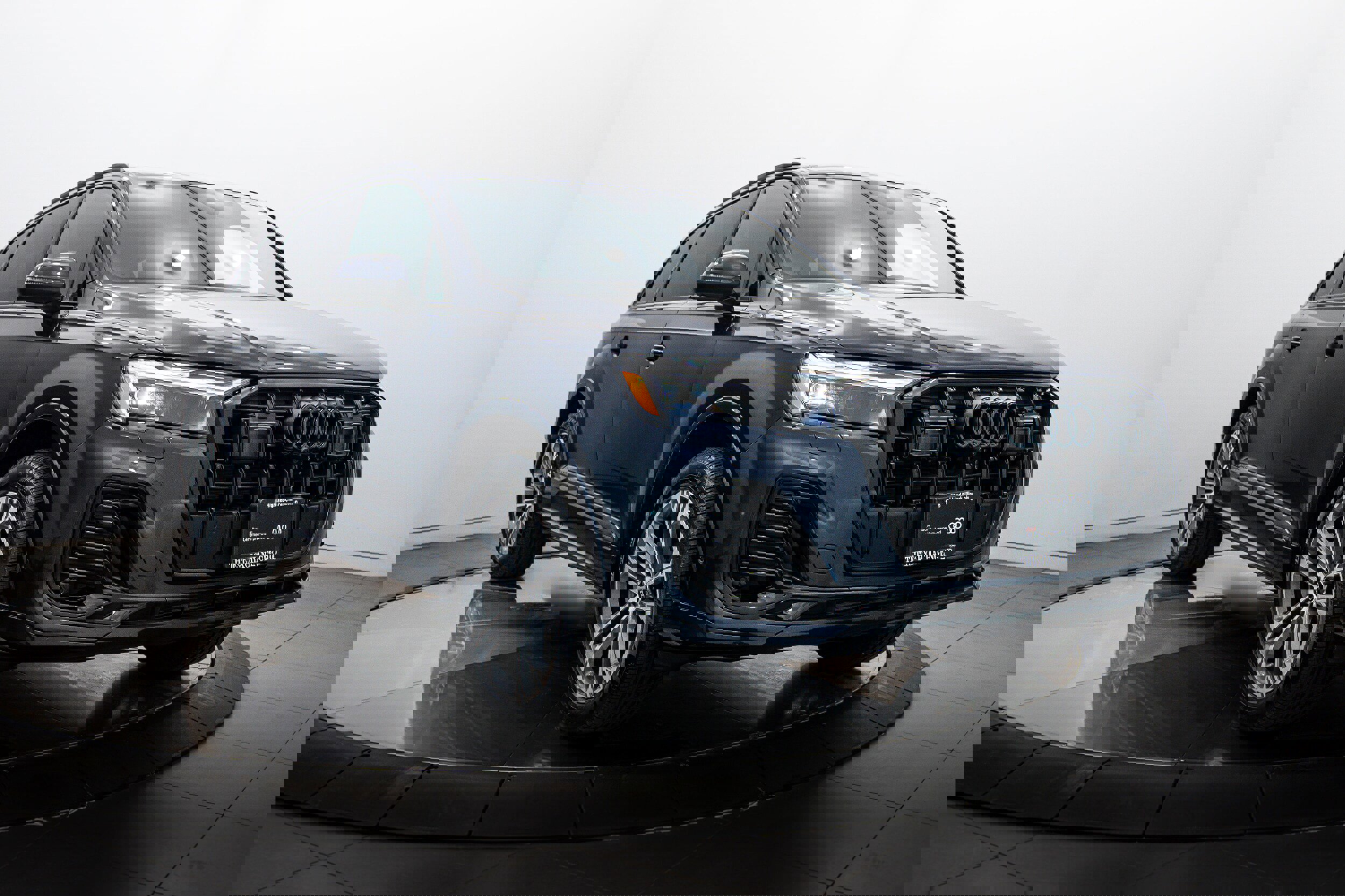 Certified 2025 Audi Q7 2.0T Premium w/ Convenience Plus Package image 2