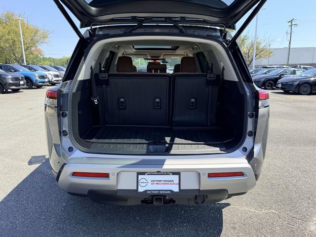 Used 2024 Nissan Pathfinder Platinum w/ Cargo Package FWD image 12
