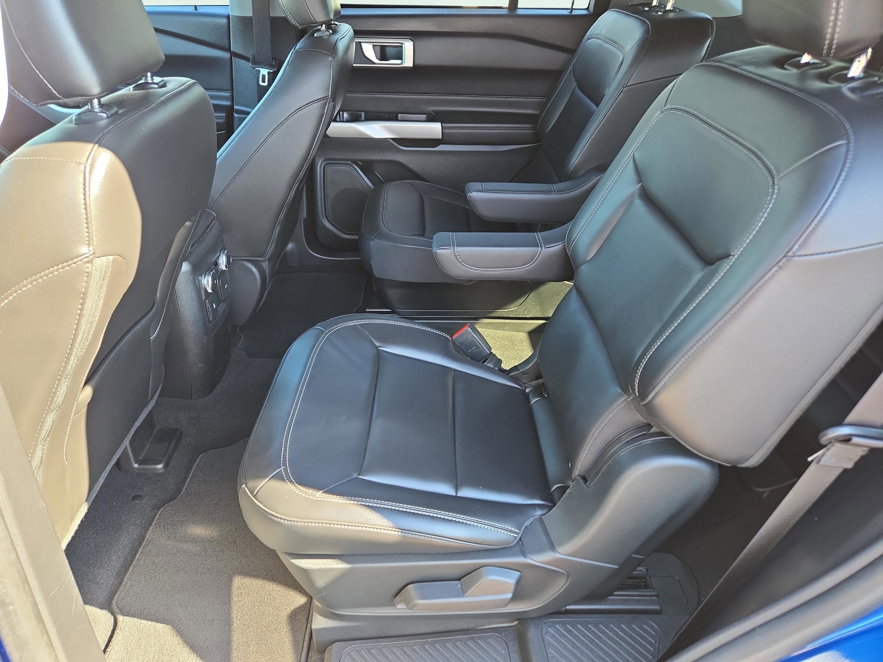 Used 2022 Ford Explorer XLT w/ Equipment Group 202A image 19