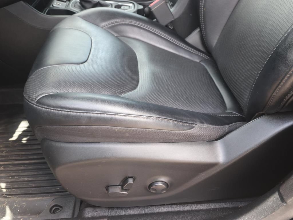 Used 2022 Jeep Cherokee Latitude Lux w/ Mopar Interior Package FWD image 18