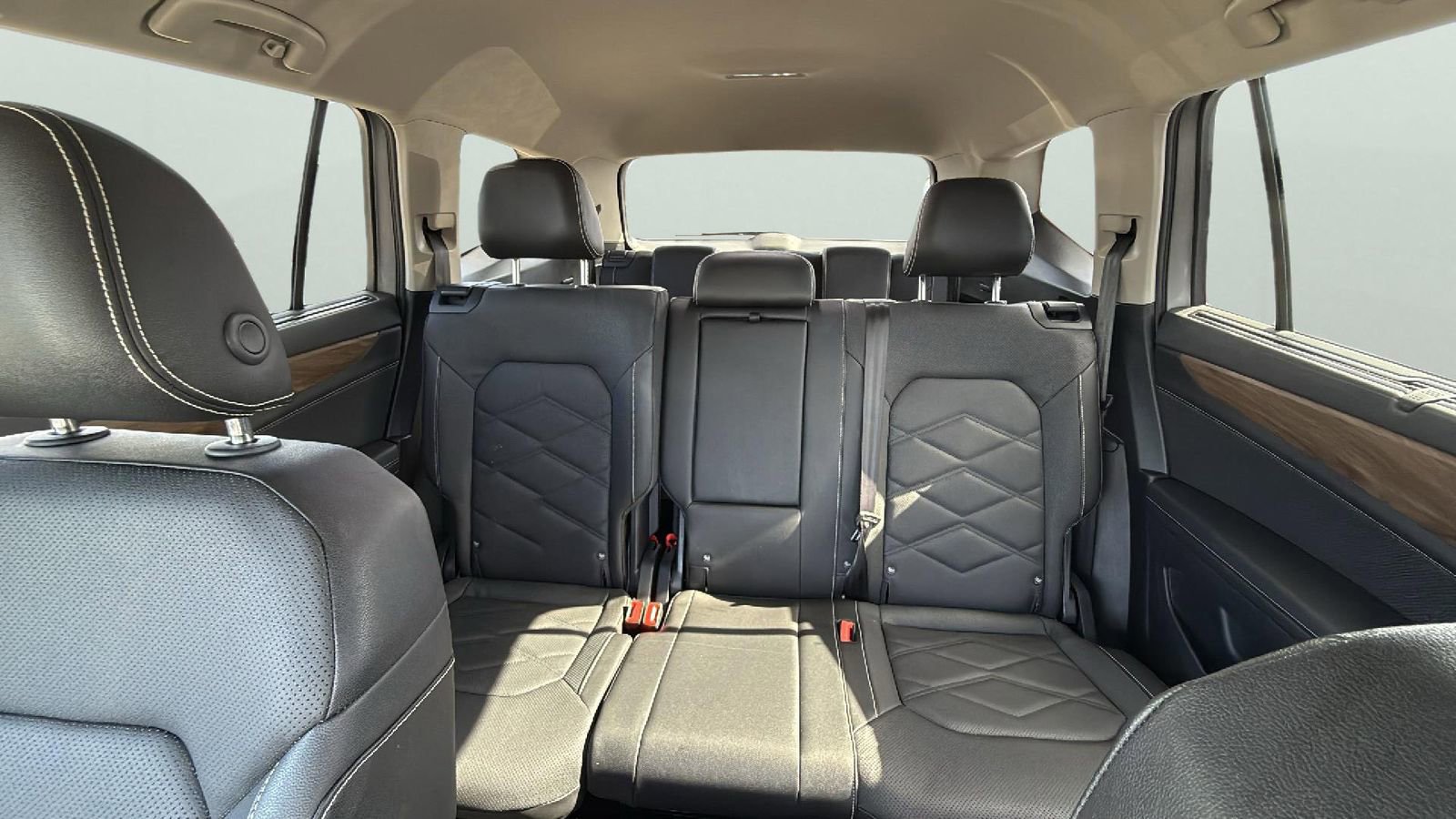 Used 2025 Volkswagen Atlas SE image 26