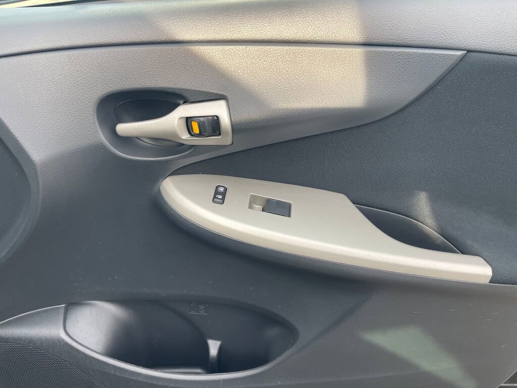 Used 2013 Toyota Corolla S image 18