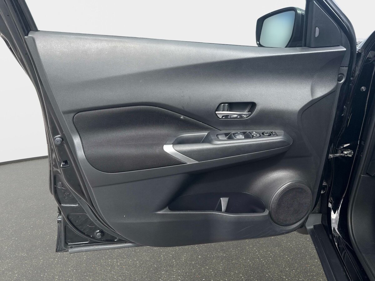 Used 2023 Nissan Kicks SV FWD image 13