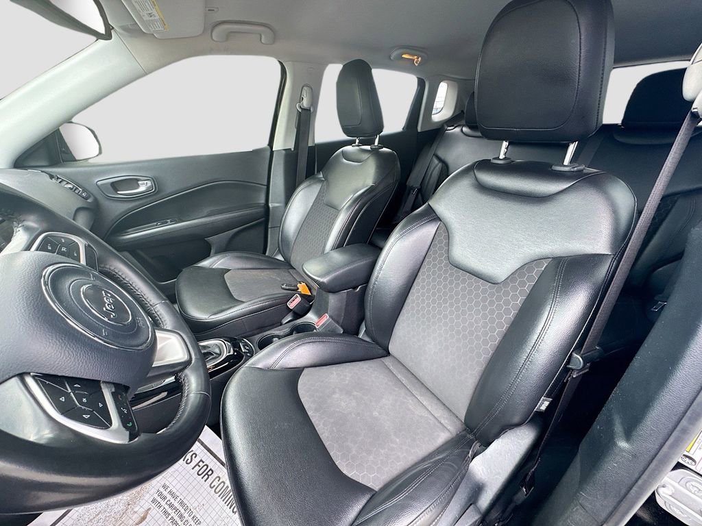 Used 2018 Jeep Compass Latitude AWD/4WD image 19