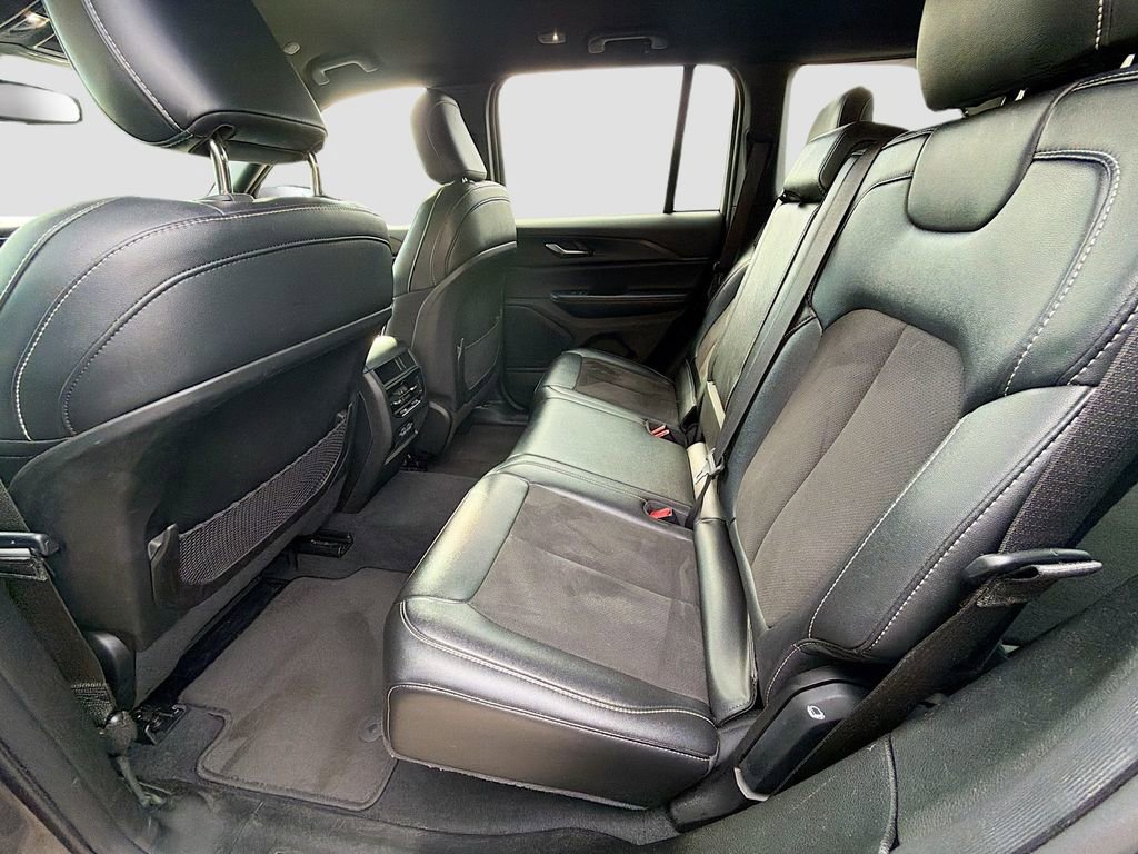 Used 2024 Jeep Grand Cherokee Altitude RWD image 21