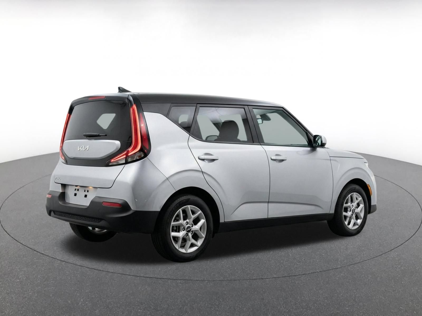 Used 2025 Kia Soul LX w/ LX Technology Package FWD image 8