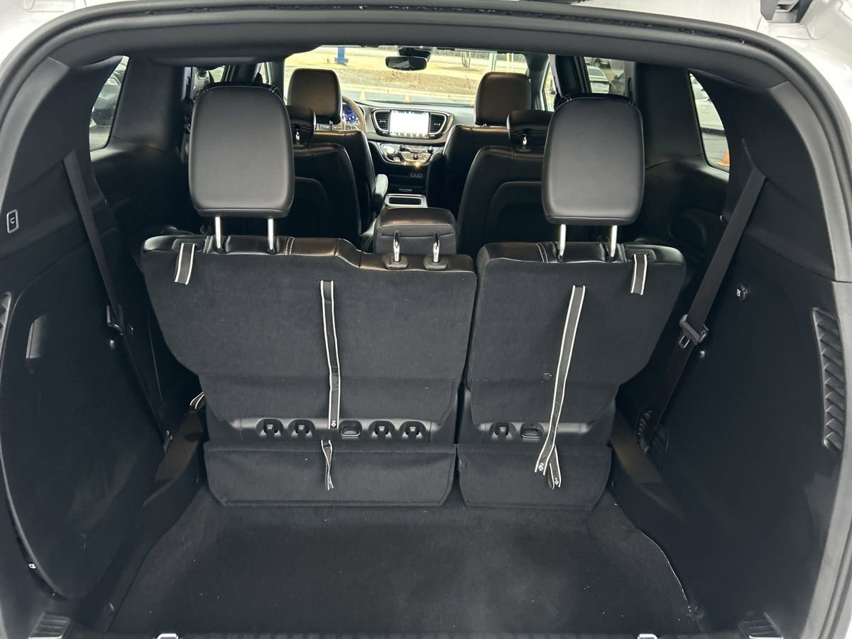 Used 2025 Chrysler Pacifica Select FWD image 33