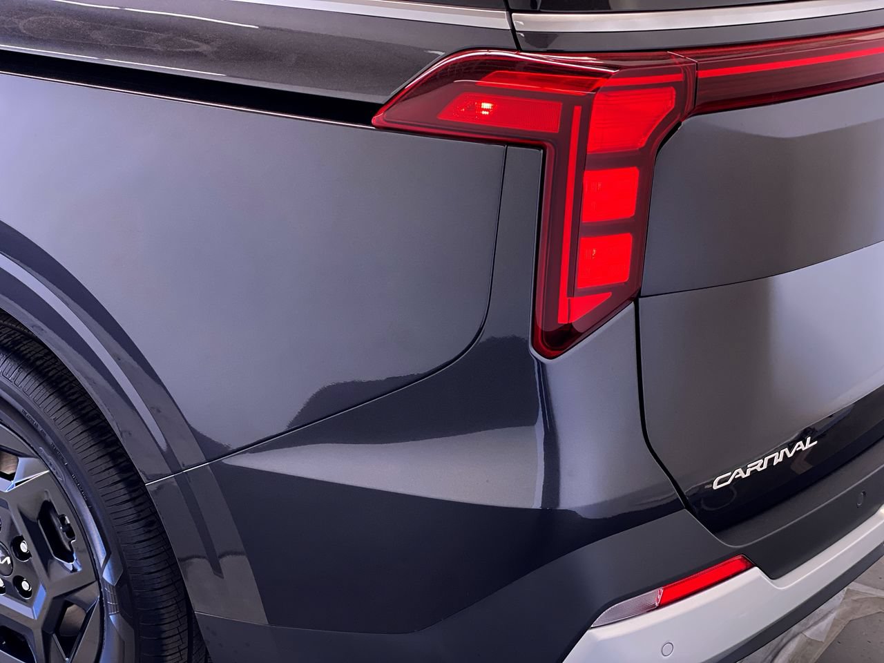 New 2027 Kia Carnival FWD image 9