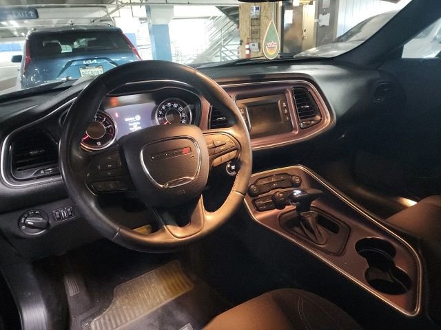 Used 2016 Dodge Challenger SXT image 5