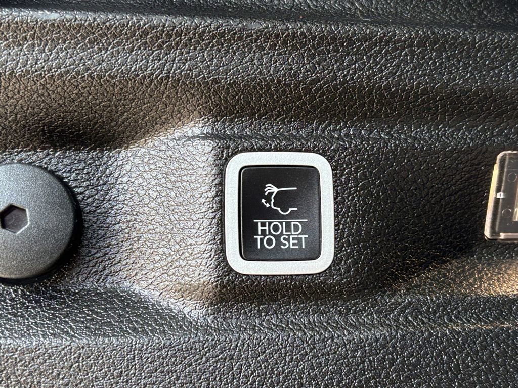 Used 2023 Jeep Grand Cherokee L Laredo image 10