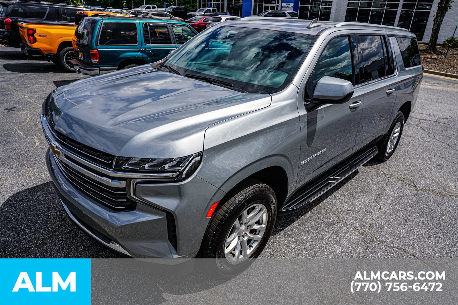 Used 2024 Chevrolet Suburban LT RWD image 19