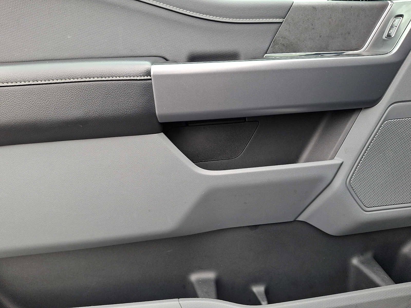 Certified 2025 Ford F150 XLT w/ Equipment Group 301A Standard image 12