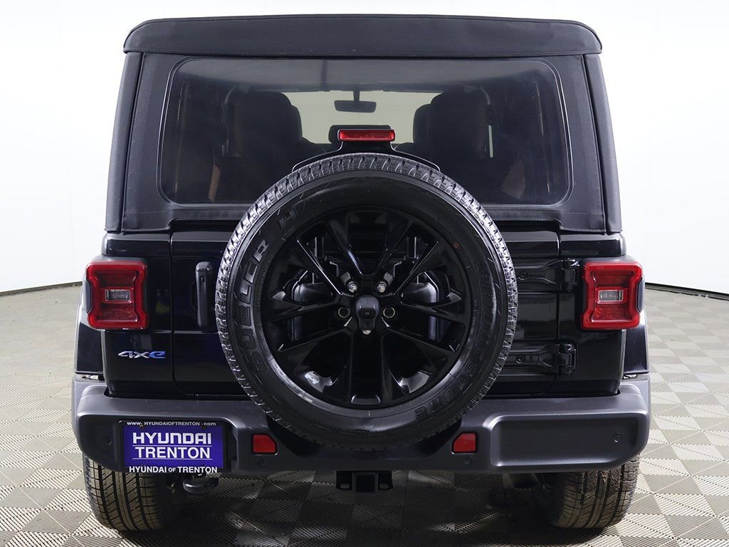 Used 2021 Jeep Wrangler Unlimited Sahara w/ Cold Weather Group AWD/4WD image 11