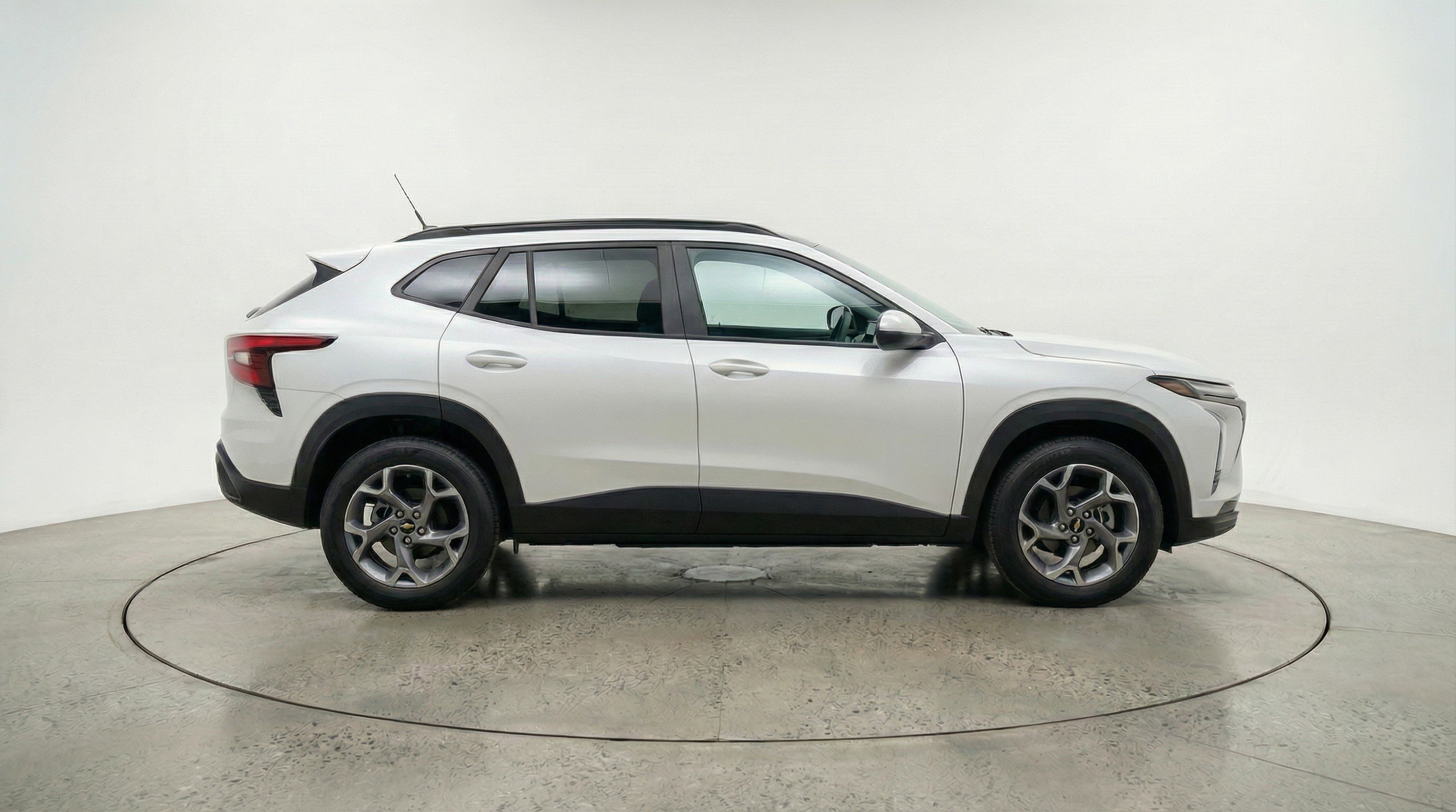 Used 2025 Chevrolet Trax LT w/ LT Convenience Package image 11