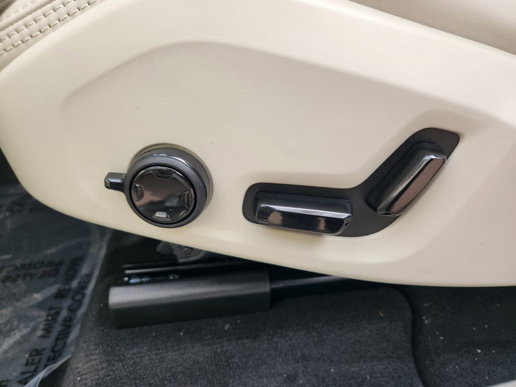 New 2026 Volvo XC60 B5 Ultra w/ Protection Package Premier image 13