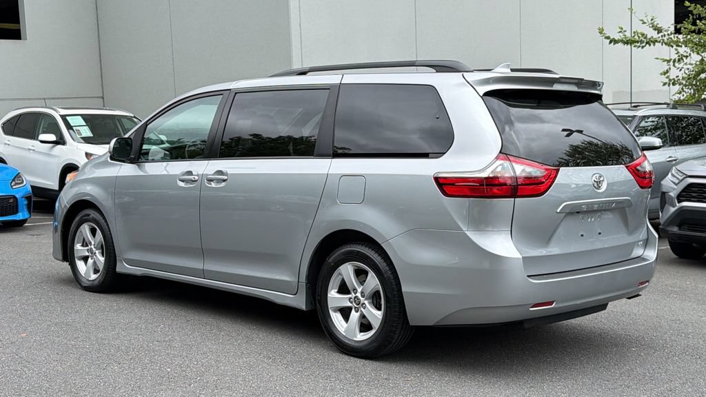 Used 2020 Toyota Sienna LE FWD image 3