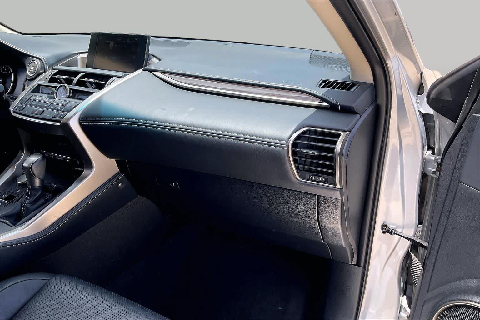 Used 2015 Lexus NX 200t FWD w/ Luxury Package image 16