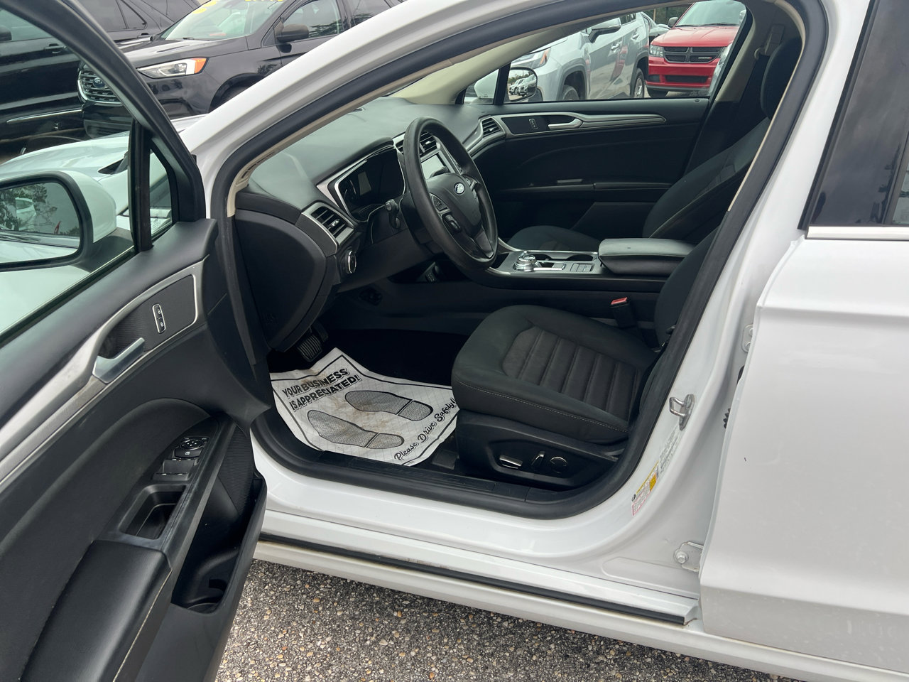 Used 2020 Ford Fusion SE image 10