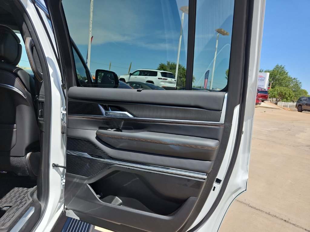 New 2026 Jeep Grand Wagoneer Summit AWD/4WD image 25