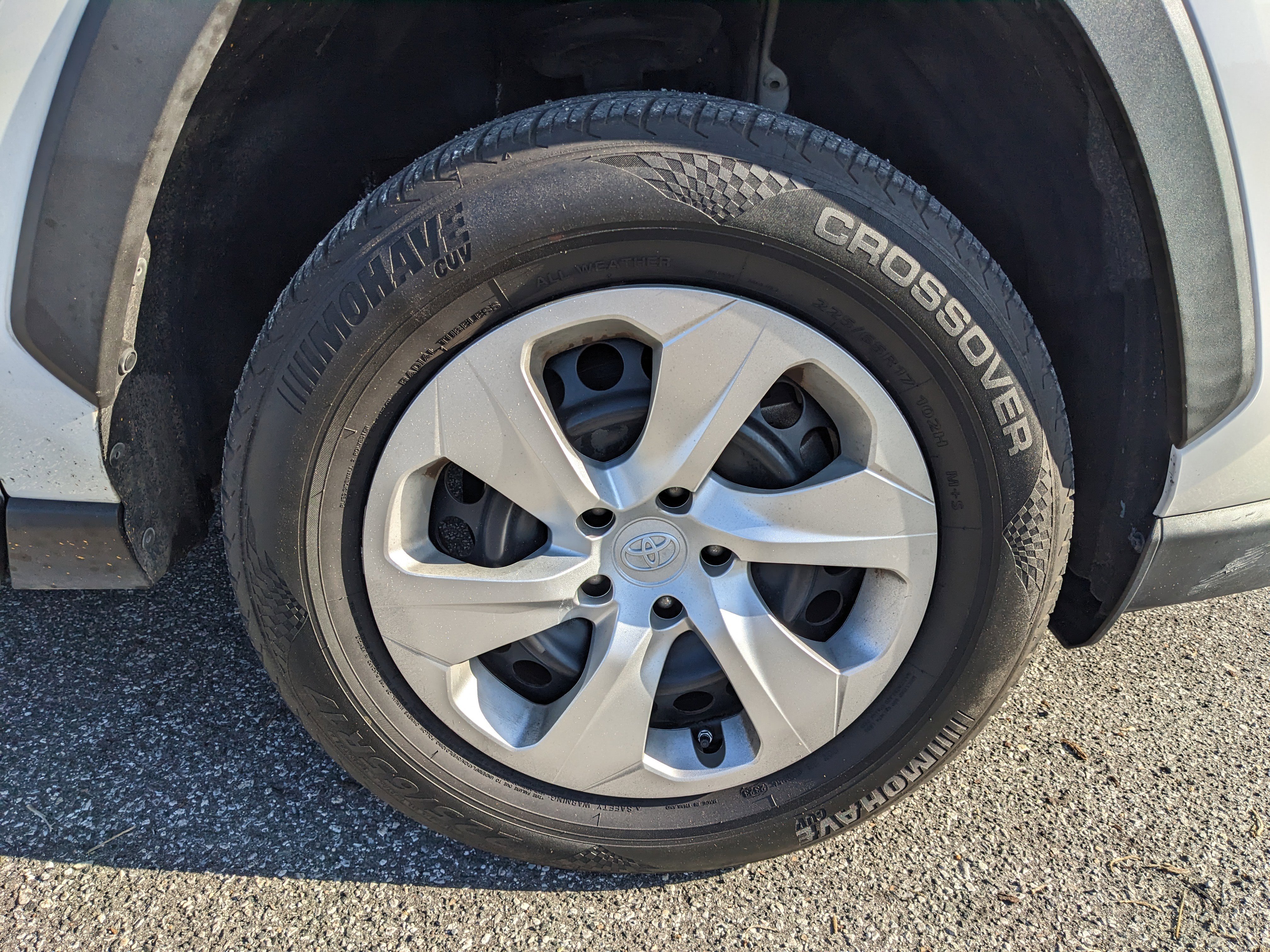 Used 2020 Toyota RAV4 LE image 7