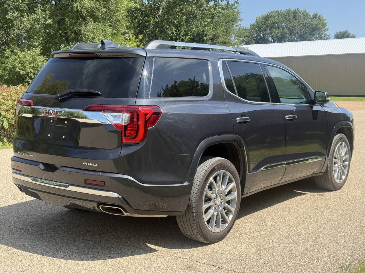 Used 2023 GMC Acadia Denali w/ Denali Technology Package AWD/4WD image 5