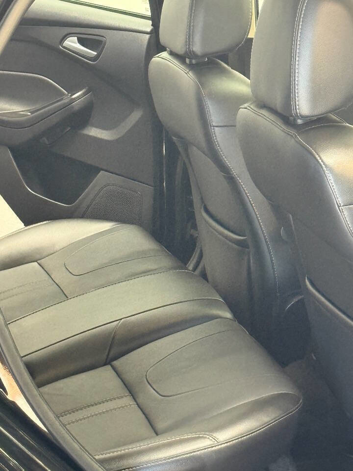Used 2014 Ford Focus SE w/ Equipment Group 201A image 10