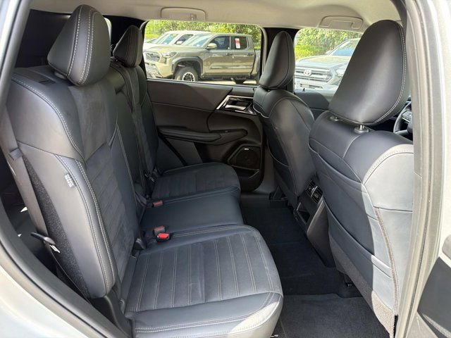 Used 2025 Mitsubishi Outlander SE FWD image 20