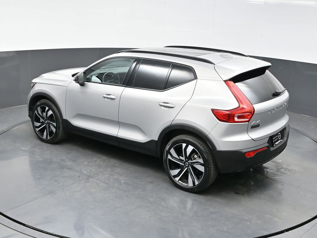 Used 2025 Volvo XC40 B5 Plus image 36
